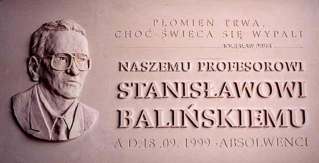 Tablica pamitkowa w IV LO w Szczecinie